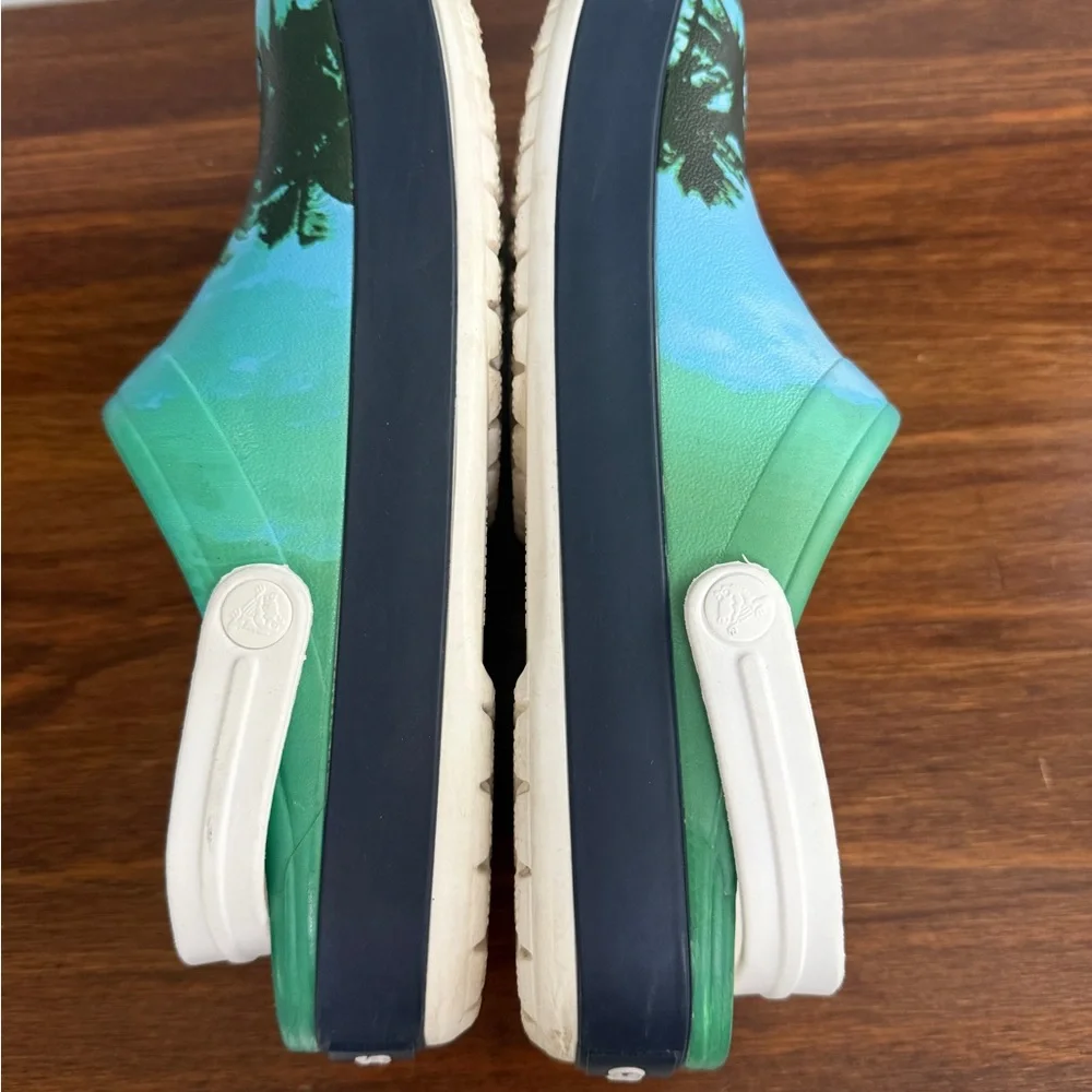 Crocs Classic Tropical Palm Tree Clogs Unisex M8 / W10 Blue Beach Summer Slip On - Picture 4 of 10